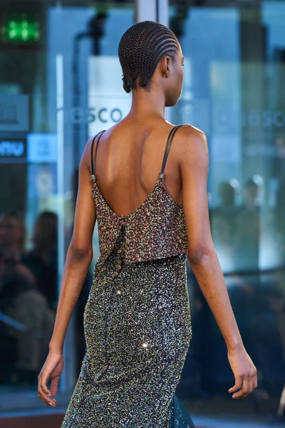 Look 75